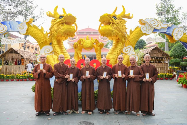 Welcome the Spring beside the Master