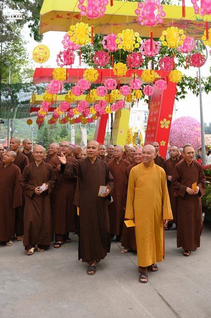 Welcome the Spring beside the Master