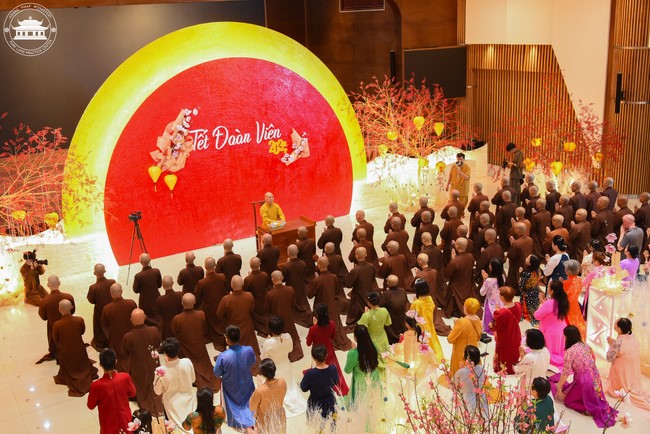 Welcome the Spring beside the Master