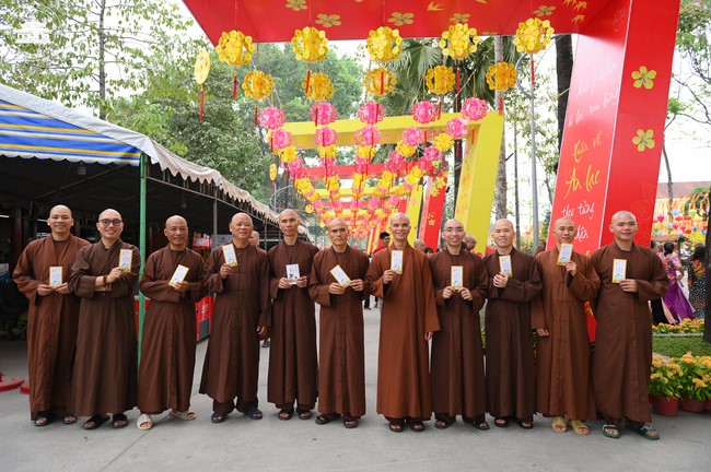 Welcome the Spring beside the Master