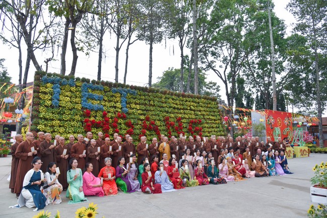 Welcome the Spring beside the Master