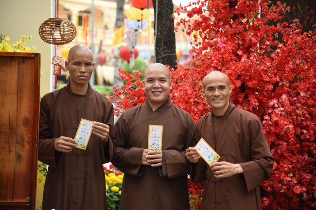 Welcome the Spring beside the Master