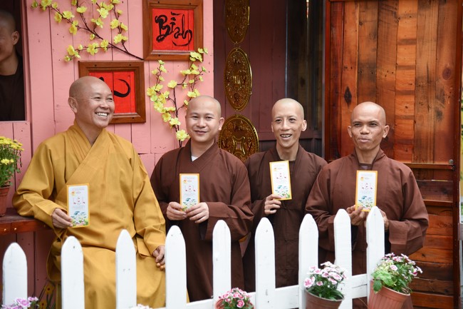 Welcome the Spring beside the Master