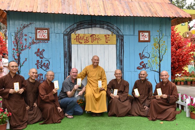 Welcome the Spring beside the Master