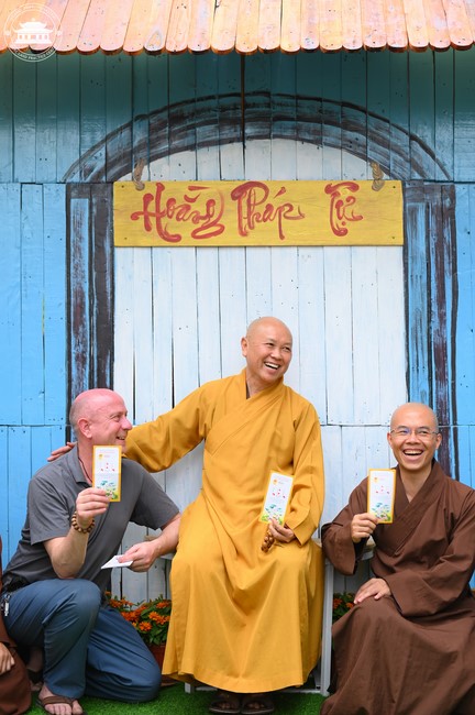 Welcome the Spring beside the Master