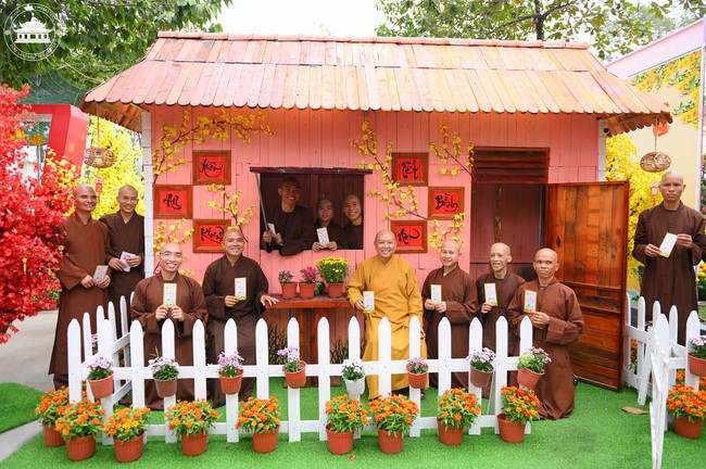 Welcome the Spring beside the Master