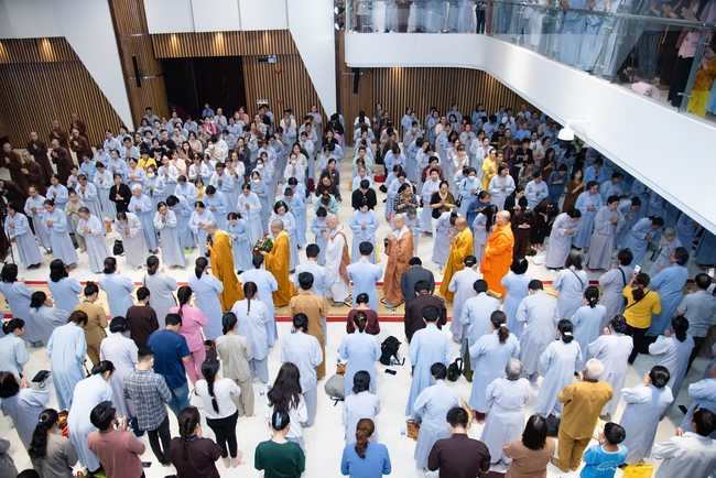 Visiting and preaching a Dharma talk at Hoang Phap pagoda of Ven. Pomnyun Sunim and Sr Giac Le Hieu