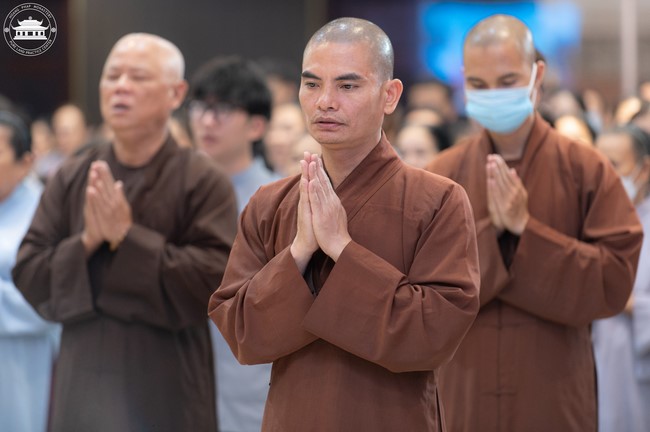 Visiting and preaching a Dharma talk at Hoang Phap pagoda of Ven. Pomnyun Sunim and Sr Giac Le Hieu