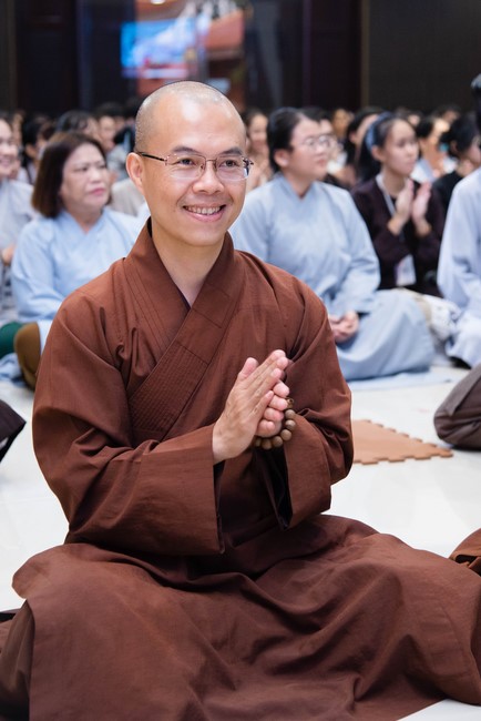 Visiting and preaching a Dharma talk at Hoang Phap pagoda of Ven. Pomnyun Sunim and Sr Giac Le Hieu
