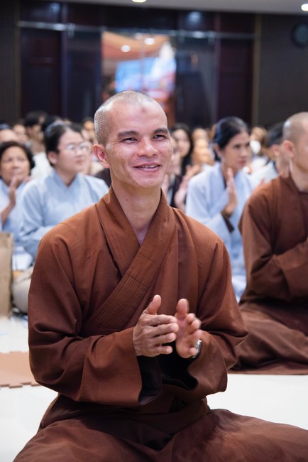 Visiting and preaching a Dharma talk at Hoang Phap pagoda of Ven. Pomnyun Sunim and Sr Giac Le Hieu