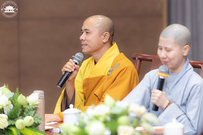 Visiting and preaching a Dharma talk at Hoang Phap pagoda of Ven. Pomnyun Sunim and Sr Giac Le Hieu