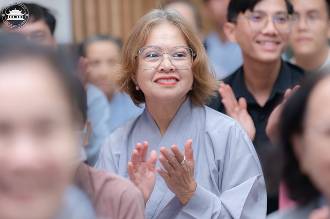 Visiting and preaching a Dharma talk at Hoang Phap pagoda of Ven. Pomnyun Sunim and Sr Giac Le Hieu