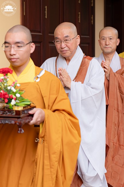 Visiting and preaching a Dharma talk at Hoang Phap pagoda of Ven. Pomnyun Sunim and Sr Giac Le Hieu