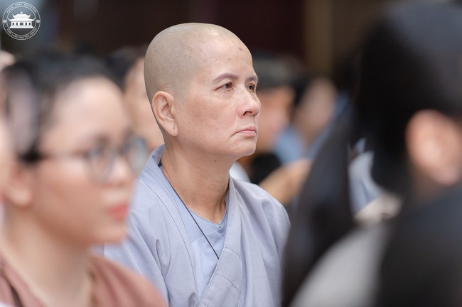 Visiting and preaching a Dharma talk at Hoang Phap pagoda of Ven. Pomnyun Sunim and Sr Giac Le Hieu