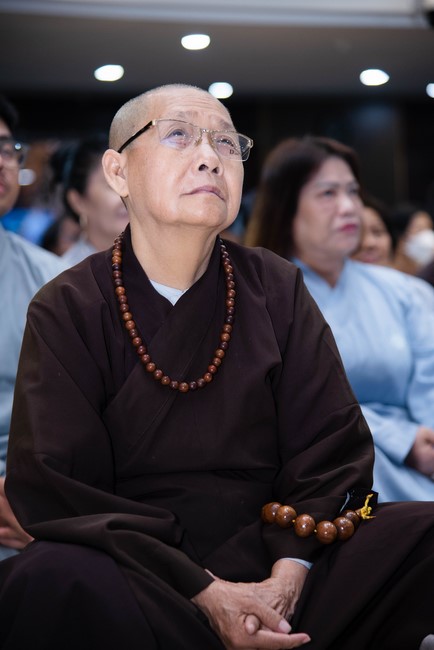 Visiting and preaching a Dharma talk at Hoang Phap pagoda of Ven. Pomnyun Sunim and Sr Giac Le Hieu