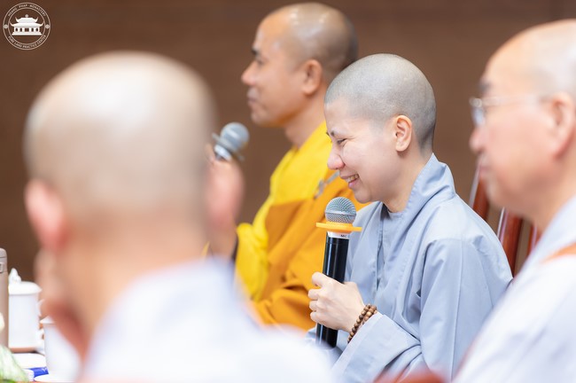 Visiting and preaching a Dharma talk at Hoang Phap pagoda of Ven. Pomnyun Sunim and Sr Giac Le Hieu