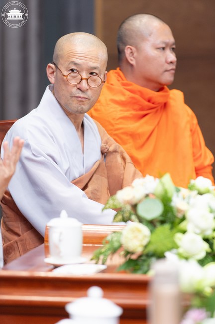 Visiting and preaching a Dharma talk at Hoang Phap pagoda of Ven. Pomnyun Sunim and Sr Giac Le Hieu