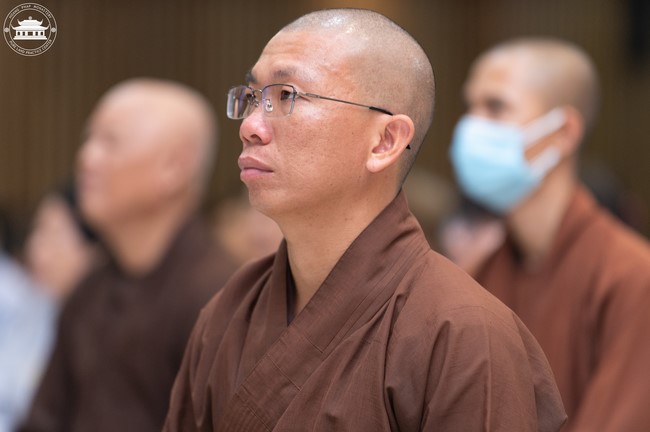 Visiting and preaching a Dharma talk at Hoang Phap pagoda of Ven. Pomnyun Sunim and Sr Giac Le Hieu