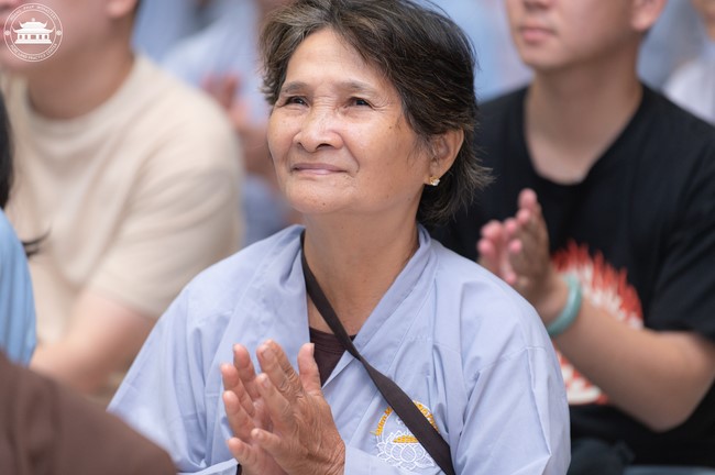 Visiting and preaching a Dharma talk at Hoang Phap pagoda of Ven. Pomnyun Sunim and Sr Giac Le Hieu