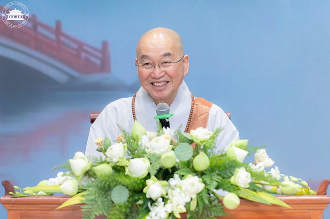 Visiting and preaching a Dharma talk at Hoang Phap pagoda of Ven. Pomnyun Sunim and Sr Giac Le Hieu