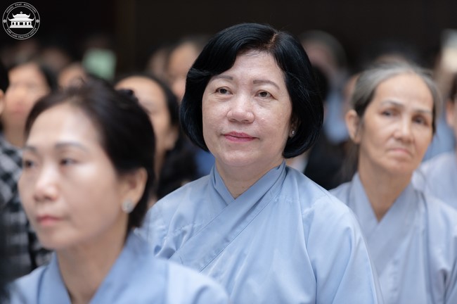 Visiting and preaching a Dharma talk at Hoang Phap pagoda of Ven. Pomnyun Sunim and Sr Giac Le Hieu