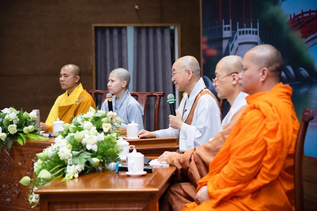 Visiting and preaching a Dharma talk at Hoang Phap pagoda of Ven. Pomnyun Sunim and Sr Giac Le Hieu
