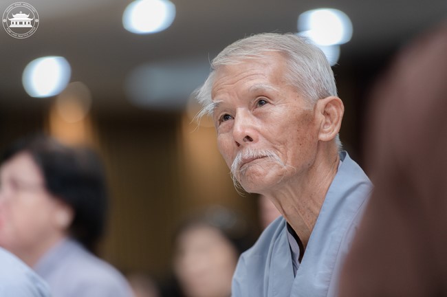 Visiting and preaching a Dharma talk at Hoang Phap pagoda of Ven. Pomnyun Sunim and Sr Giac Le Hieu