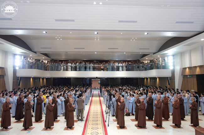 Visiting and preaching a Dharma talk at Hoang Phap pagoda of Ven. Pomnyun Sunim and Sr Giac Le Hieu