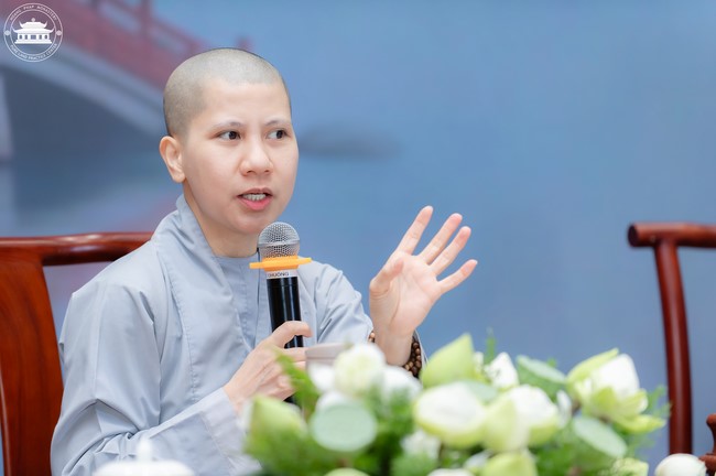 Visiting and preaching a Dharma talk at Hoang Phap pagoda of Ven. Pomnyun Sunim and Sr Giac Le Hieu