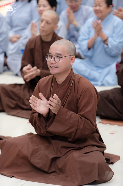 Visiting and preaching a Dharma talk at Hoang Phap pagoda of Ven. Pomnyun Sunim and Sr Giac Le Hieu