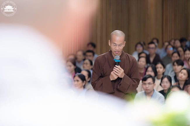 Visiting and preaching a Dharma talk at Hoang Phap pagoda of Ven. Pomnyun Sunim and Sr Giac Le Hieu