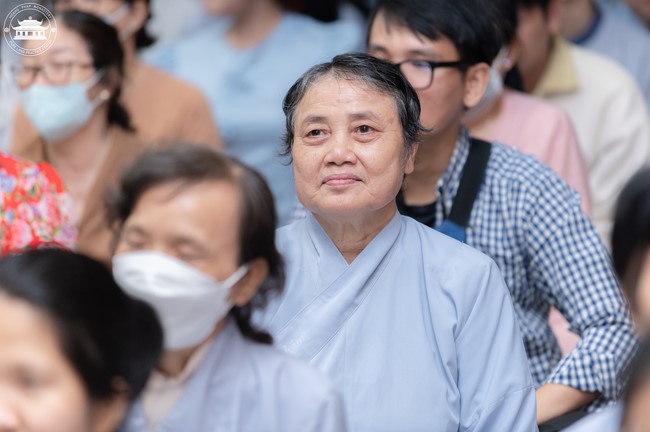 Visiting and preaching a Dharma talk at Hoang Phap pagoda of Ven. Pomnyun Sunim and Sr Giac Le Hieu
