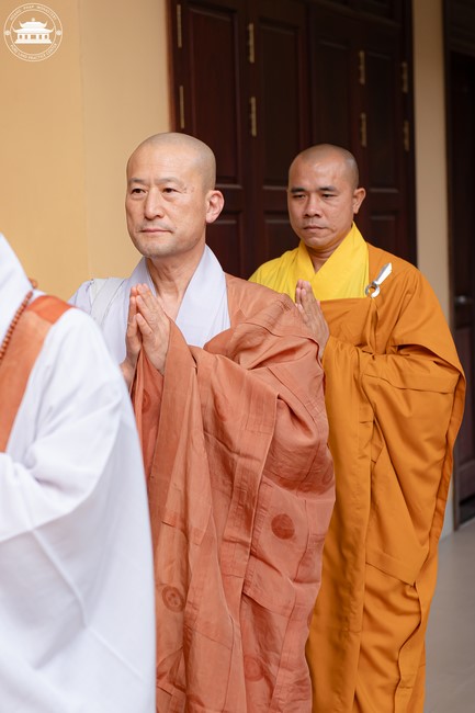 Visiting and preaching a Dharma talk at Hoang Phap pagoda of Ven. Pomnyun Sunim and Sr Giac Le Hieu