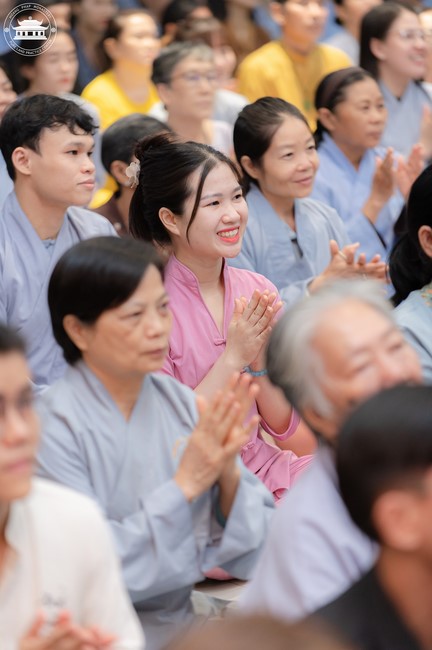 Visiting and preaching a Dharma talk at Hoang Phap pagoda of Ven. Pomnyun Sunim and Sr Giac Le Hieu