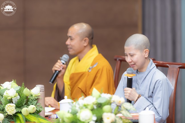 Visiting and preaching a Dharma talk at Hoang Phap pagoda of Ven. Pomnyun Sunim and Sr Giac Le Hieu
