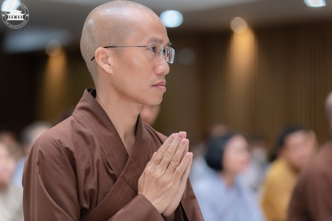 Visiting and preaching a Dharma talk at Hoang Phap pagoda of Ven. Pomnyun Sunim and Sr Giac Le Hieu