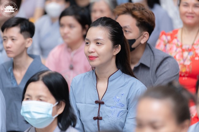 Visiting and preaching a Dharma talk at Hoang Phap pagoda of Ven. Pomnyun Sunim and Sr Giac Le Hieu