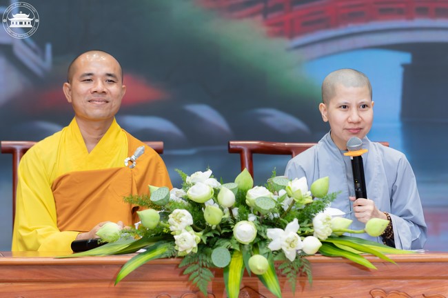 Visiting and preaching a Dharma talk at Hoang Phap pagoda of Ven. Pomnyun Sunim and Sr Giac Le Hieu
