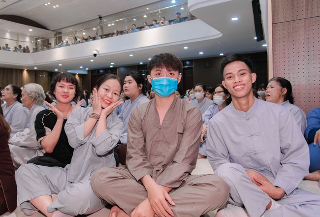 Visiting and preaching a Dharma talk at Hoang Phap pagoda of Ven. Pomnyun Sunim and Sr Giac Le Hieu
