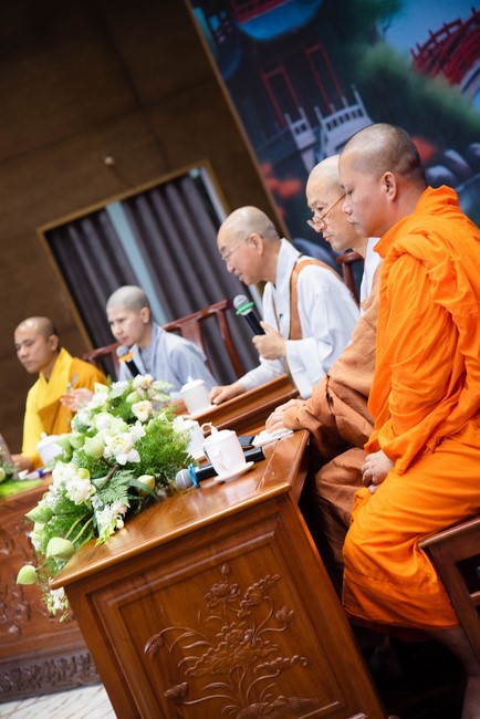 Visiting and preaching a Dharma talk at Hoang Phap pagoda of Ven. Pomnyun Sunim and Sr Giac Le Hieu