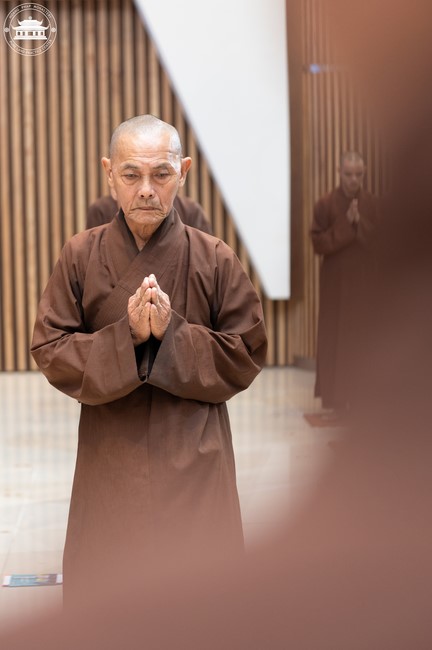 Visiting and preaching a Dharma talk at Hoang Phap pagoda of Ven. Pomnyun Sunim and Sr Giac Le Hieu