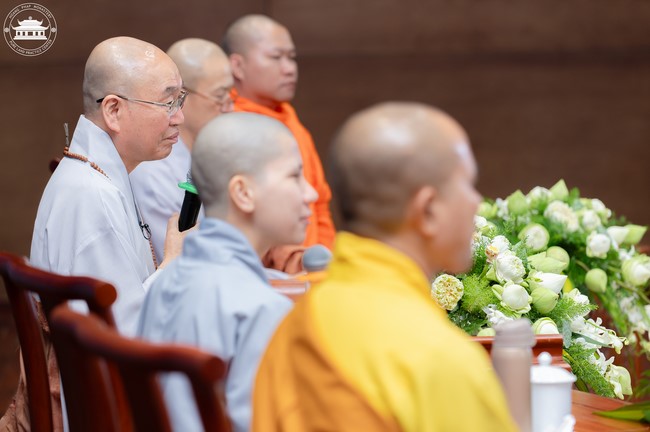 Visiting and preaching a Dharma talk at Hoang Phap pagoda of Ven. Pomnyun Sunim and Sr Giac Le Hieu