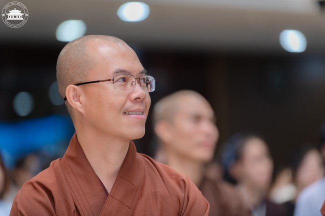 Visiting and preaching a Dharma talk at Hoang Phap pagoda of Ven. Pomnyun Sunim and Sr Giac Le Hieu