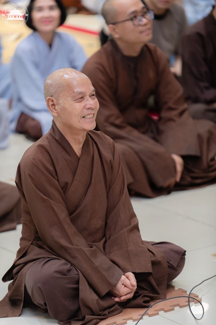 Visiting and preaching a Dharma talk at Hoang Phap pagoda of Ven. Pomnyun Sunim and Sr Giac Le Hieu