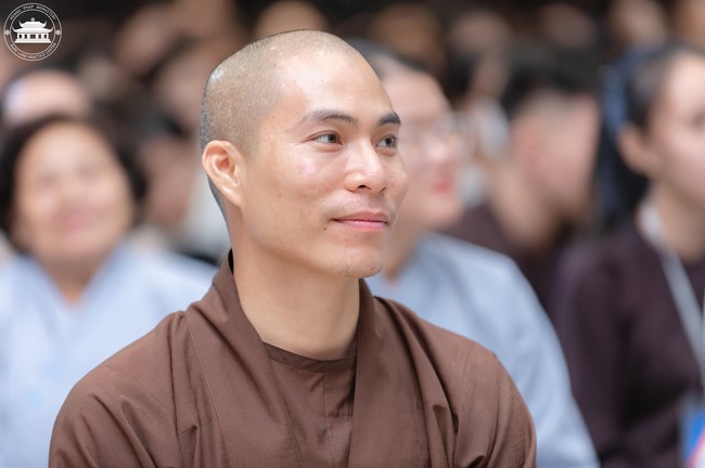Visiting and preaching a Dharma talk at Hoang Phap pagoda of Ven. Pomnyun Sunim and Sr Giac Le Hieu