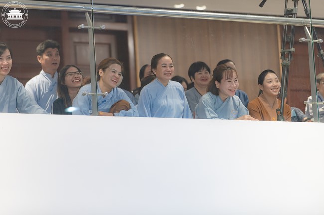 Visiting and preaching a Dharma talk at Hoang Phap pagoda of Ven. Pomnyun Sunim and Sr Giac Le Hieu