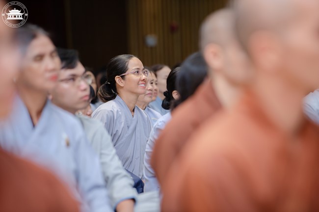 Visiting and preaching a Dharma talk at Hoang Phap pagoda of Ven. Pomnyun Sunim and Sr Giac Le Hieu