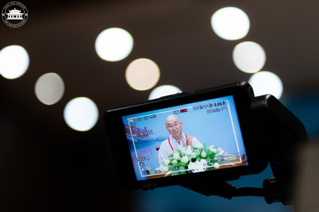 Visiting and preaching a Dharma talk at Hoang Phap pagoda of Ven. Pomnyun Sunim and Sr Giac Le Hieu