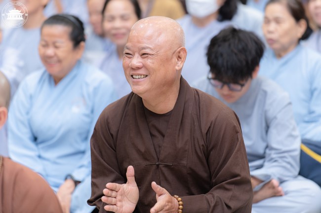 Visiting and preaching a Dharma talk at Hoang Phap pagoda of Ven. Pomnyun Sunim and Sr Giac Le Hieu