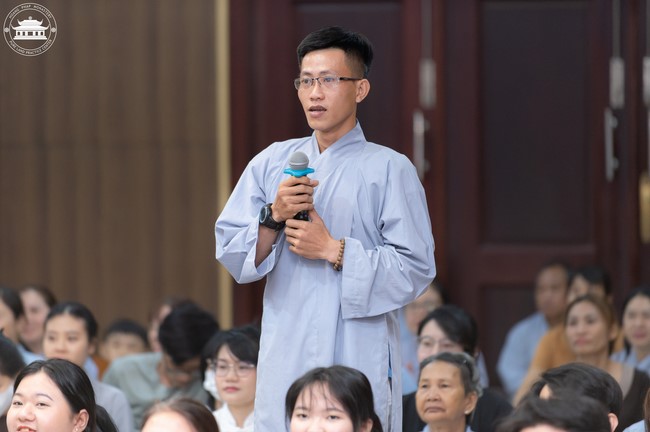 Visiting and preaching a Dharma talk at Hoang Phap pagoda of Ven. Pomnyun Sunim and Sr Giac Le Hieu